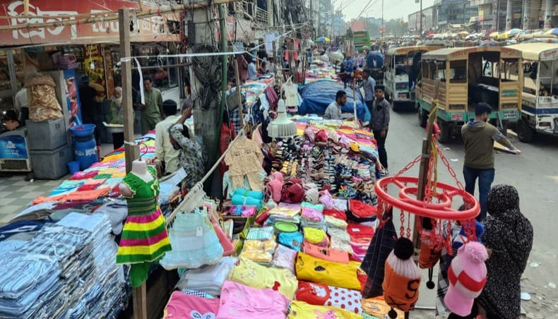 The federation says Dhaka street vendors are forced to pay 3,000C every year