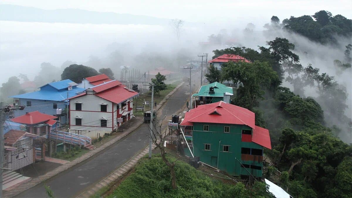 About 800 tourists are trapped in Sajek due to flash floods