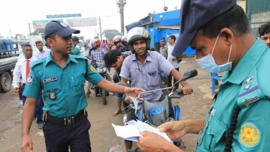 Traffic rule violations: DMP filed 734 cases, imposed Tk 30.97 lakh fines yesterday